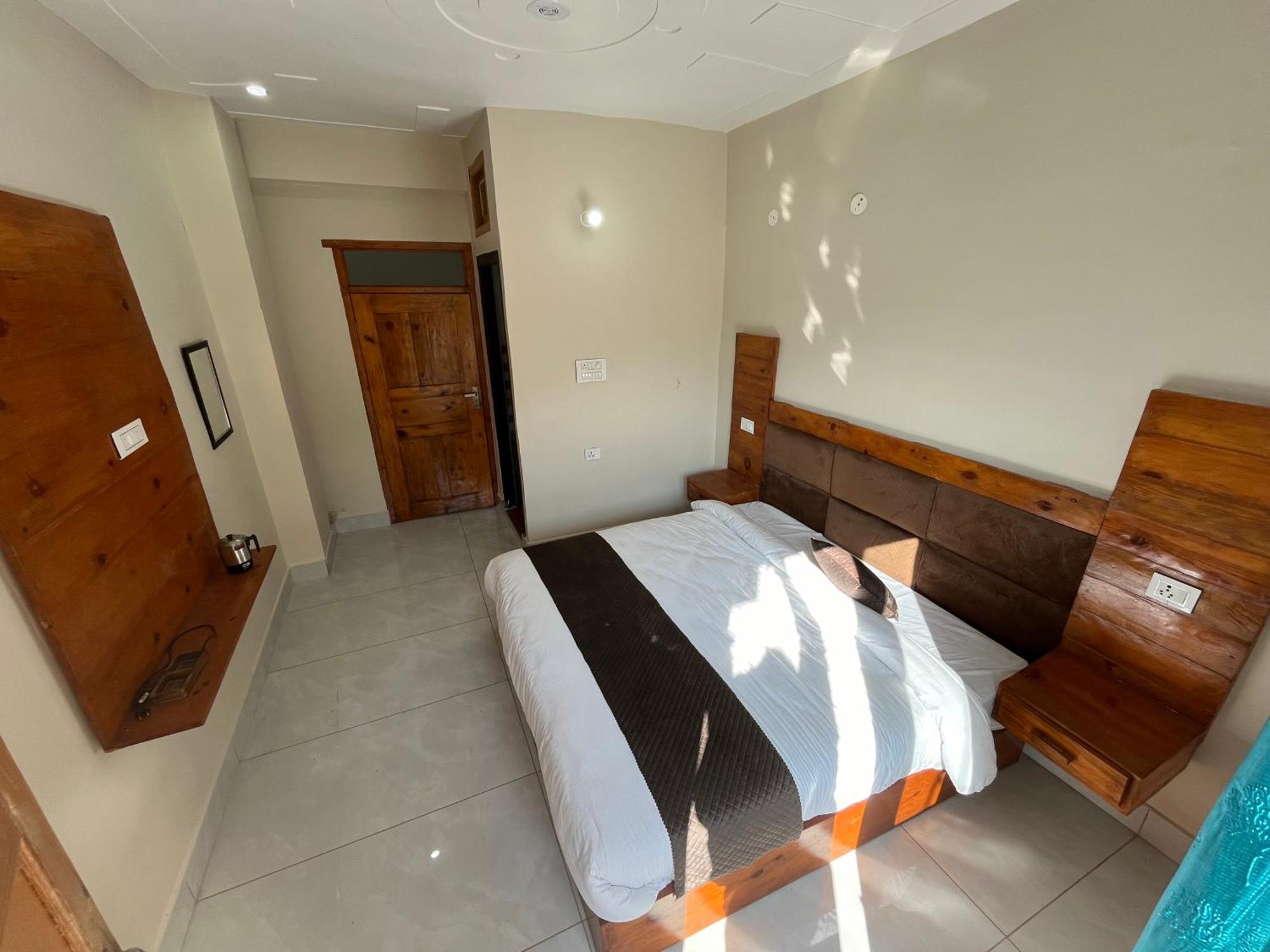Himalayan Hill Top Resort Kanatal Zewnętrze zdjęcie